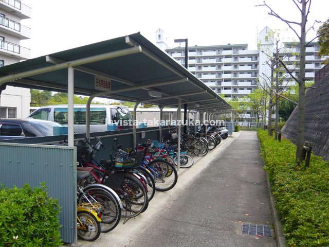 ラ・ビスタ宝塚エスティオ1番館の自転車置場